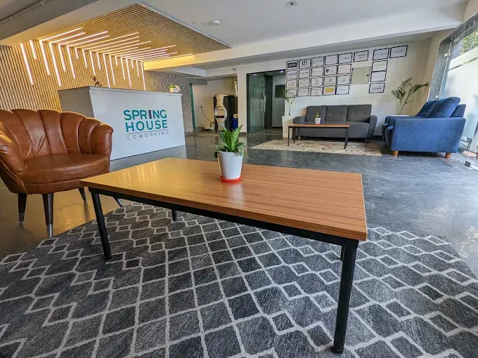 Spring House Workspaces SHDL002